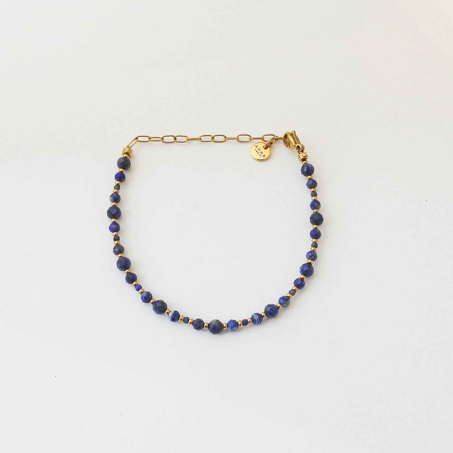 Collier délicat en or orné de perles d'eau douce