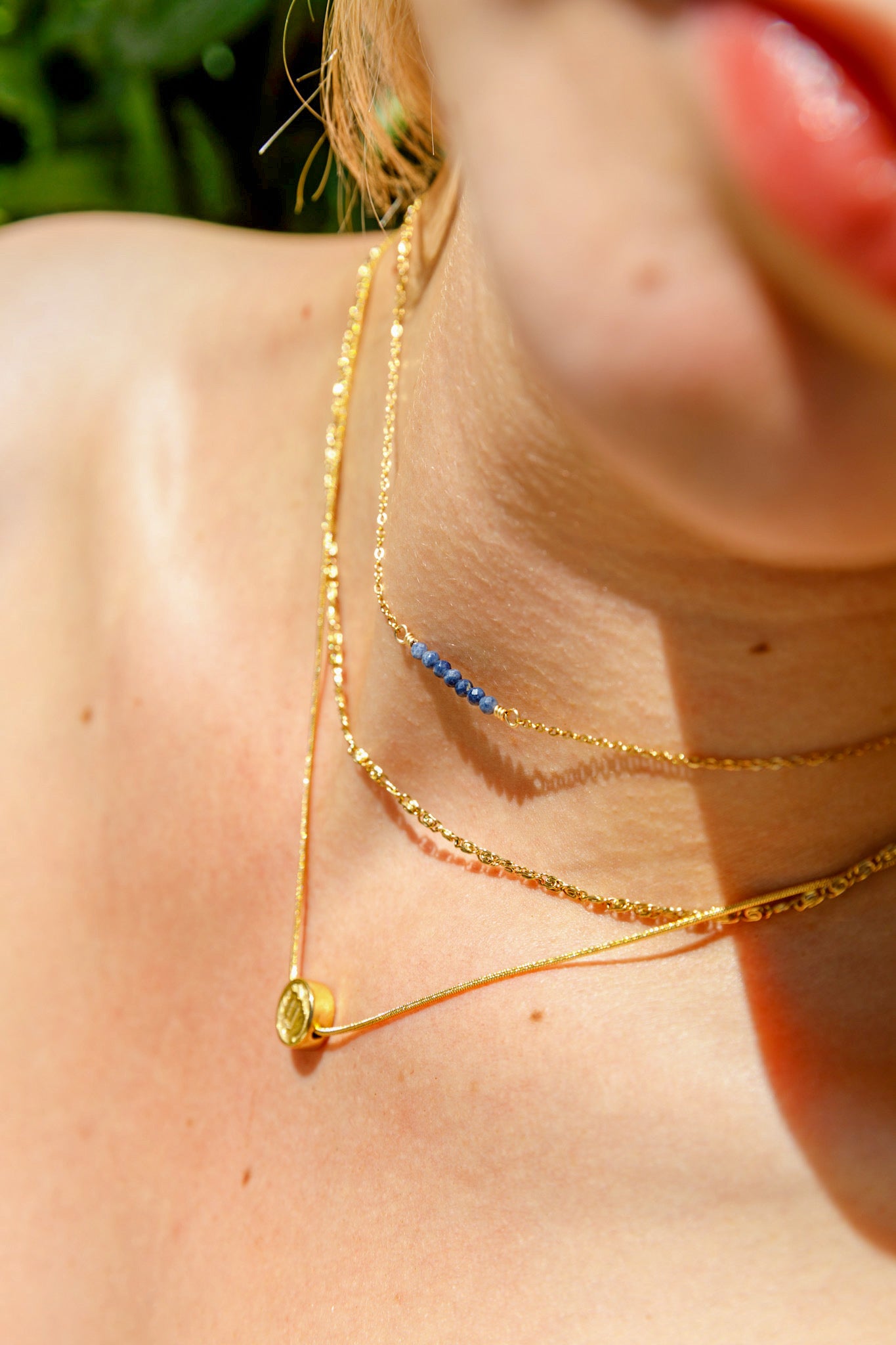 Collier de naissance en grappe de pierres précieuses naturelles