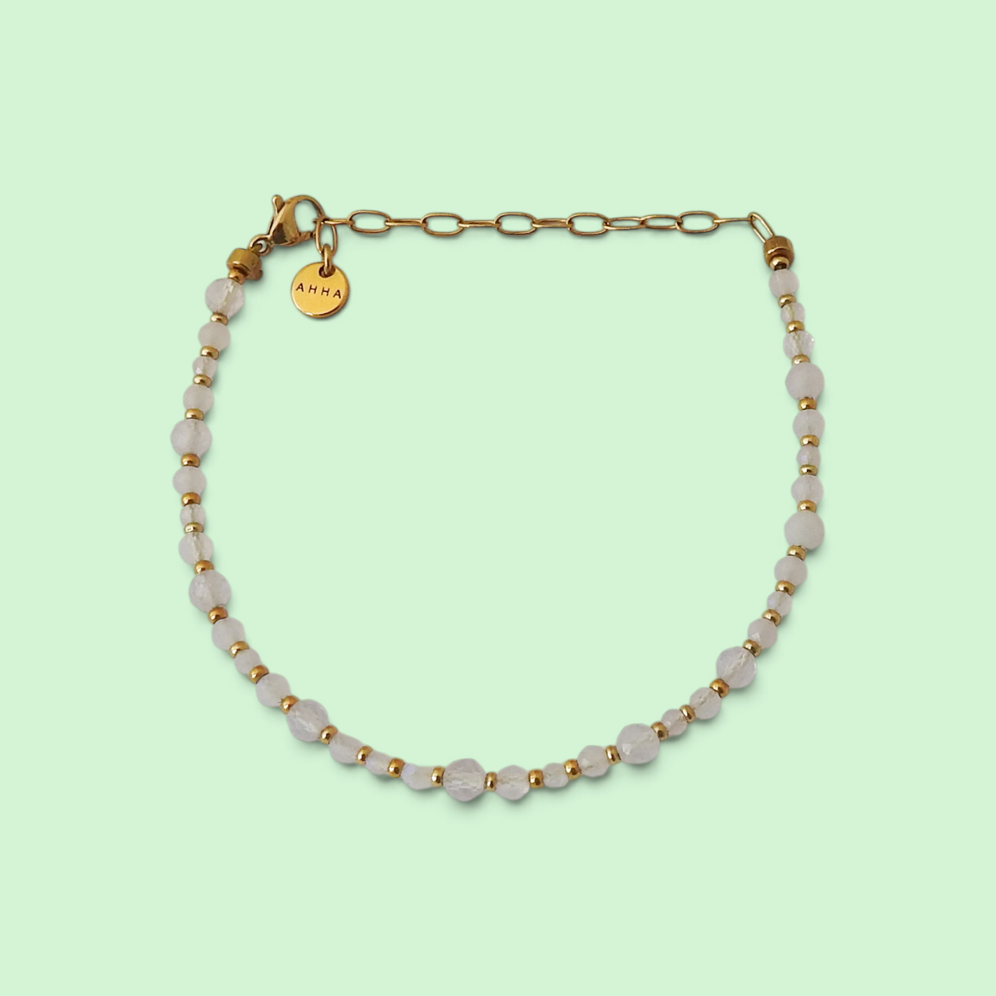 Collier délicat en or orné de perles d'eau douce