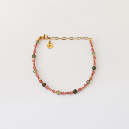 Collier délicat en or orné de perles d'eau douce