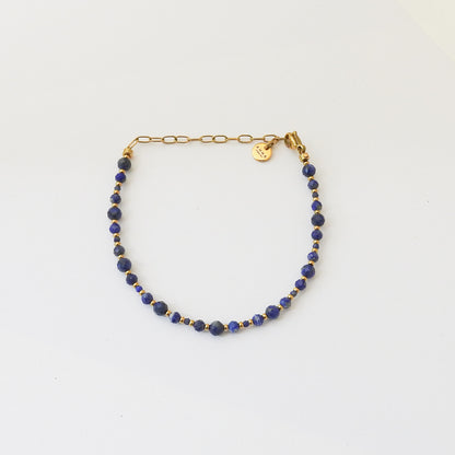 Collier délicat en or orné de perles d'eau douce
