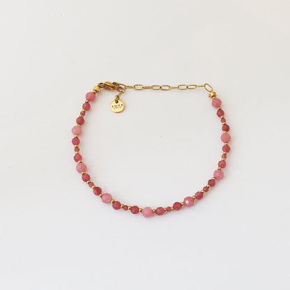 Collier délicat en or orné de perles d'eau douce